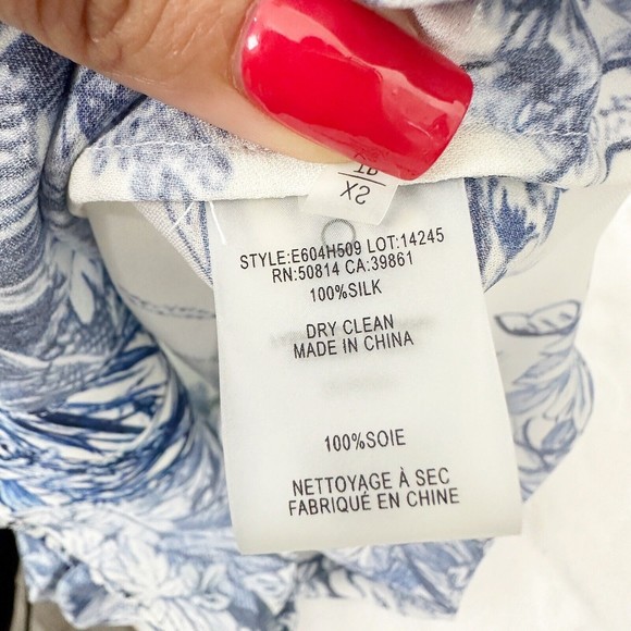 Elie Tahari Tiffany Silk Floral-Print Pearl Indigo V-Neck Short-Sleeve Blouse - Picture 14 of 15